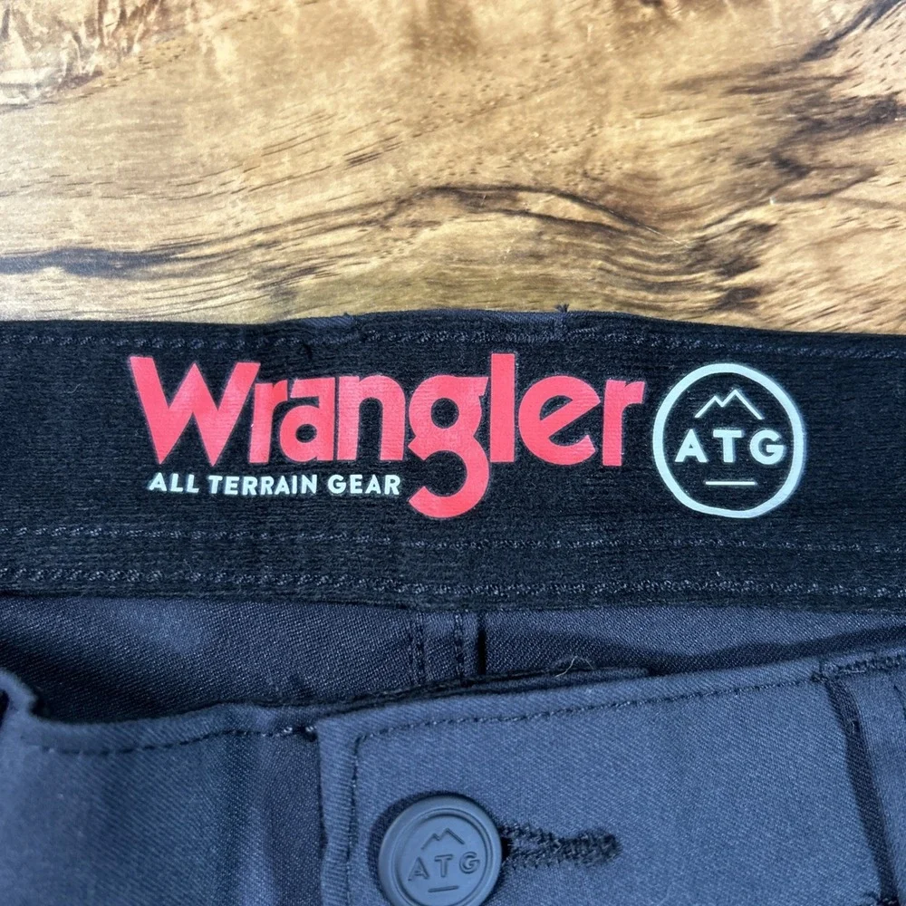 NWT Wrangler ATG Men's 32x32 Gray Cliffside Utility Pants Stretch Hiking Outdoor